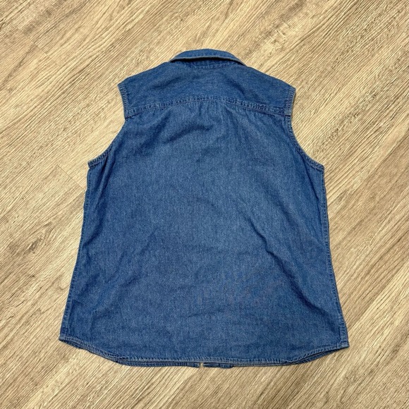 Eddie Bauer Top Womens Med Blue Denim Cotton Sleeveless Button Up Shirt Western - Picture 2 of 6